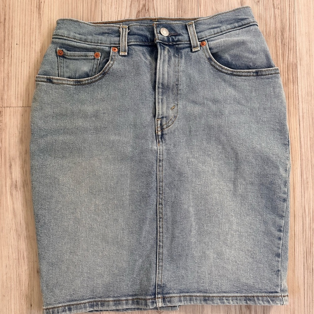 Size 28 Levi’s Jean skirt